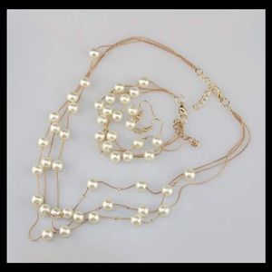 Pearl Necklace, bracelet and earrings set.